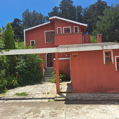 Se vende amplia casa en Residenciales Jardines de Florencia, Santo Tomas Milpas Altas
