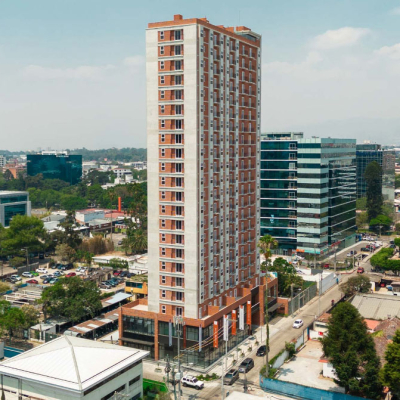 Se renta apartamento en Edificio Fiamene, Zona 10, Ciudad Vieja, nivel 15.